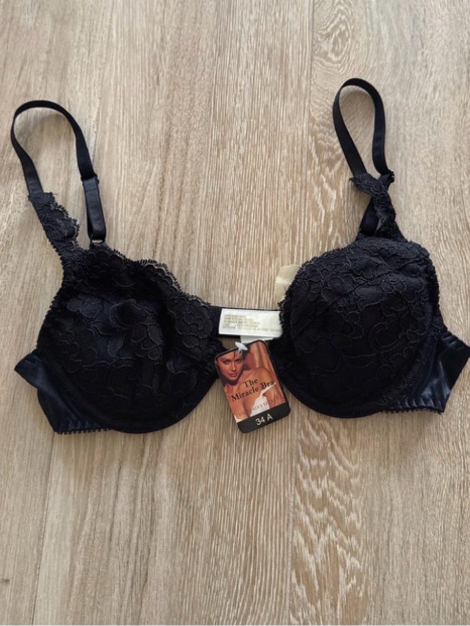 Nwt Victoria Secret Black Lace Miracle Bra 34a